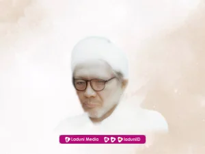 Biografi KH. Turaichan Adjhuri