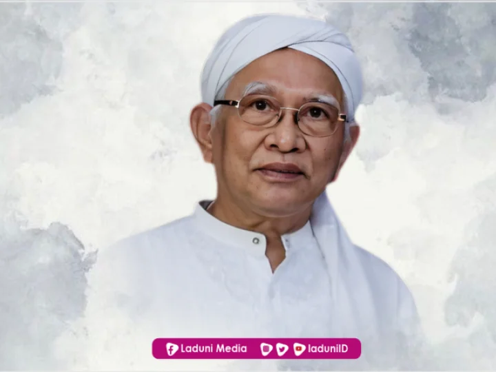 Biografi KH. Ahmad Mustofa Bisri (Gus Mus)
