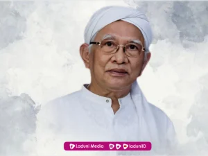 Biografi KH. Ahmad Mustofa Bisri (Gus Mus)