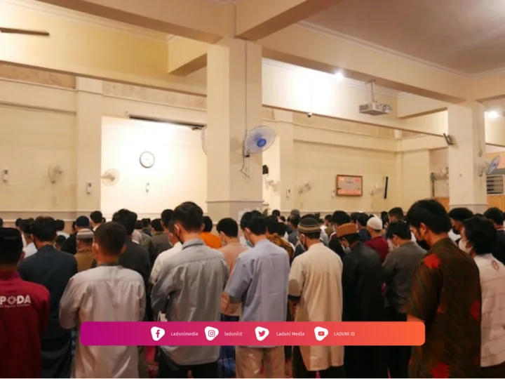 Hukum Mendirikan Shalat Jum’at Kurang dari 40 Orang