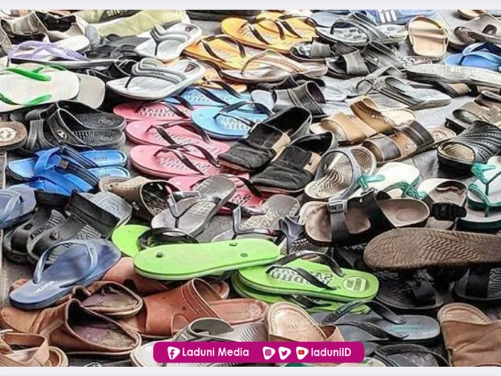 Hukum Mengambil Sandal yang Diketemukan di Masjid