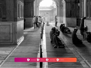 Hukum Menepuk Pundak Imam oleh Orang yang Akan Bermakmum