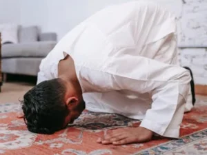 Hukum Mengqadha Shalat dan Puasa Orang yang Sudah Meninggal Dunia