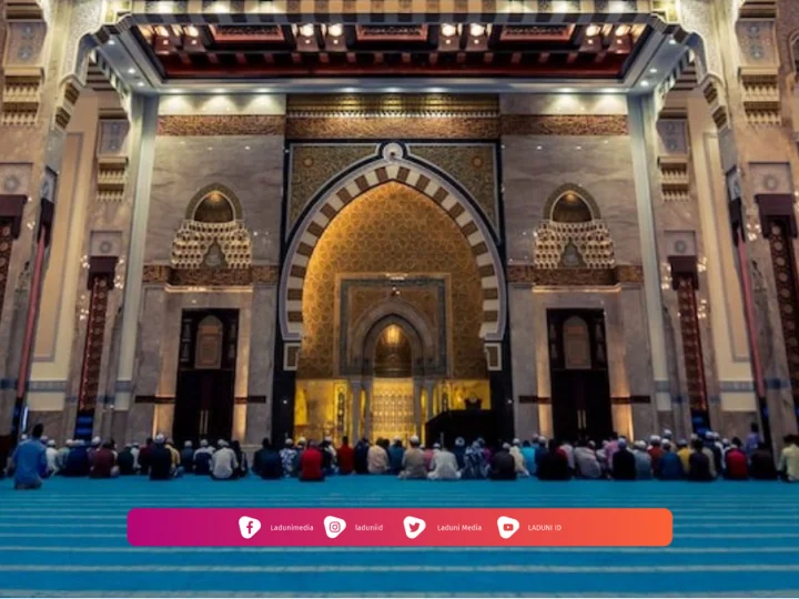 Hukum Mendirikan Shalat Jumat Lebih Dari Satu Kali Tanpa Ada Kebutuhan
