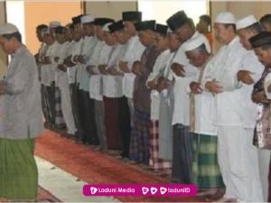 Hukum Membaca Surat Al-Fatihah Bagi Makmum