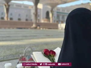Memperbolehkan Wanita Keluar Rumah dengan Membuka Aurat karena Alasan Darurat