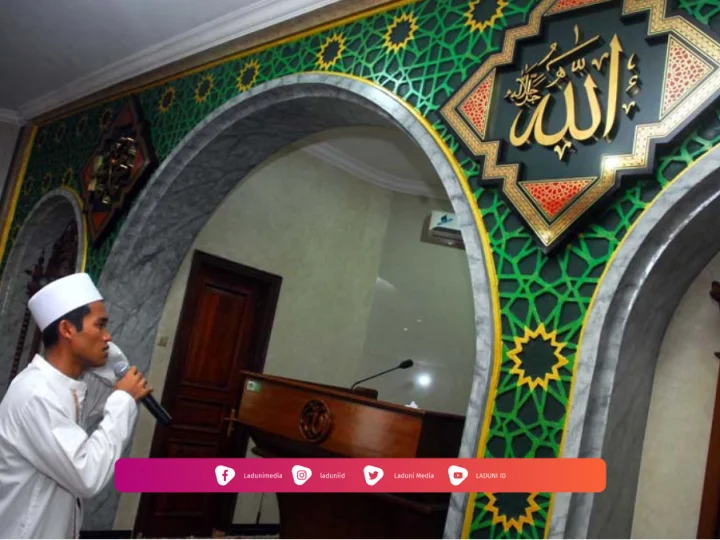 Hukum Adzan yang Pertama dalam Shalat Jumat
