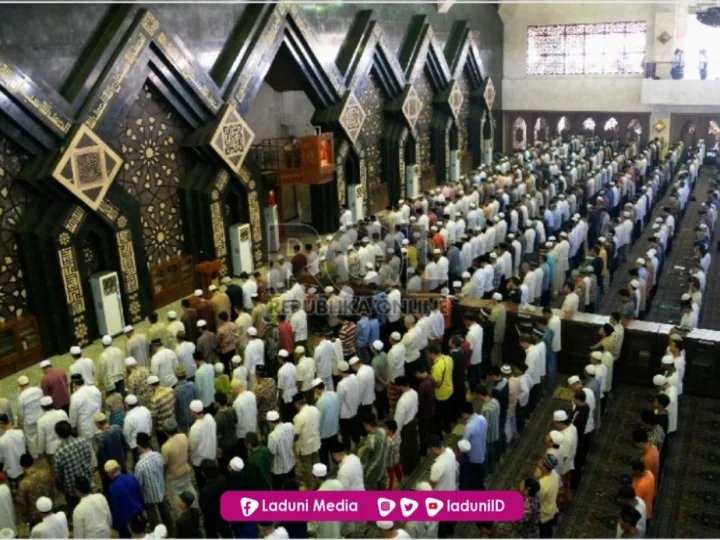 Hukum Mengulang Shalat Jumat dengan Shalat Dzuhur