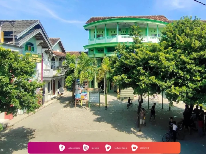 Pesantren Al-Musthofawiyah Tuban