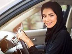 Perempuan Arab Saudi Rayakan Pencabutan Larangan Mengemudi
