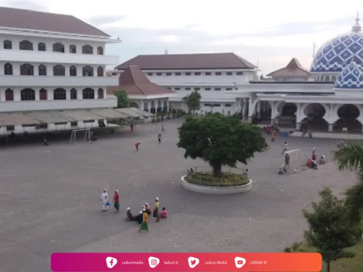 Pesantren Assalafi Al Fithrah Surabaya