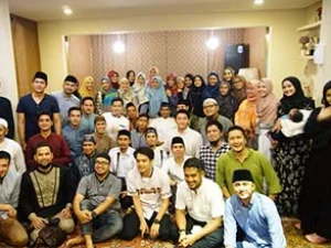 Fenomena Artis dan Selebritis Hijrah, Adakah yang Bisa Dipelajari?