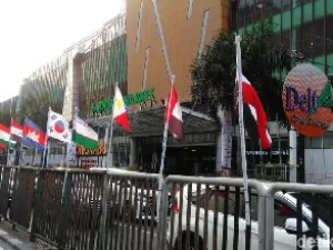 Sungguh Malang, Bendera Negara Peserta AG 2018 Pakai Bambu Belah