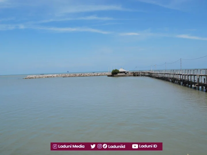 Karomah Syekh Abdullah Mudzakkir: Makamnya Terapung di Laut