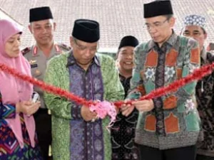 Ketum PBNU dan TGB Zainul Majdi Resmikan Gedung Laboratorium Gizi UNU NTB