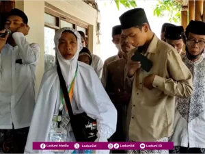 Hukum Mengumandangkan Adzan dan Iqomah ketika Melepas Keberangkatan Jamaah Haji