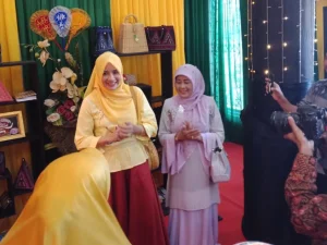 Darwati A Gani Kunjungi Anjungan Banda Aceh