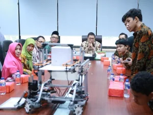 Keren, Tujuh Siswa Madrasah Ini Akan Wakili Indonesia di Ajang Olimpiode Robot Dunia 