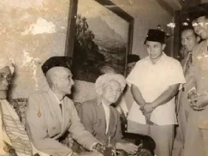 Ir. Soekarno Memilih Tanggal 17 Agustus Setelah Sowan 4 Ulama Sufi