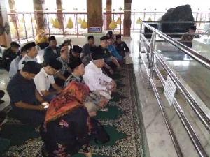KH Ma'ruf Amin Berziarah ke Makam Leluhurnya