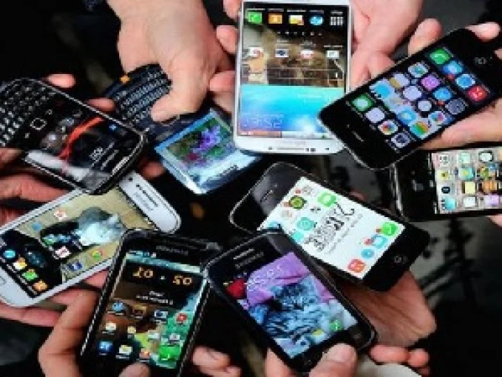 Mulai September 2018 Negara ini Melarang Siswanya Bawa HP Ke Sekolah