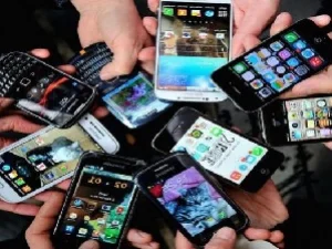 Mulai September 2018 Negara ini Melarang Siswanya Bawa HP Ke Sekolah