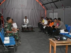 Pimpin Rapat Terbatas di Pengungsian, Ini 5 Arahan Presiden Jokowi