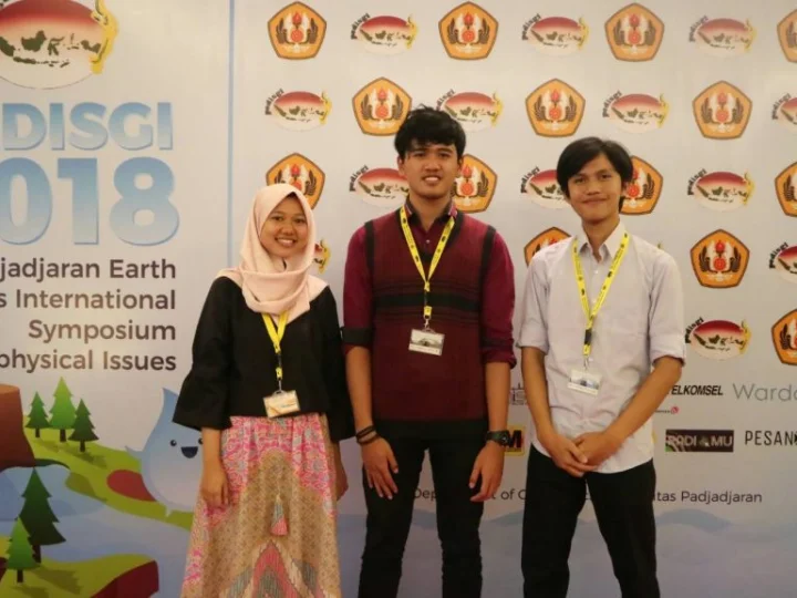 Tiga Mahasiswa UI Temukan Metode Baru Deteksi Cadangan Minyak Melalui Satelit