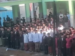 Bersarung, Gaya Santri dalam Upacara HUT RI ke 73