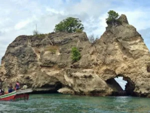 Amad Ramanyang #2 : Kesombongan dan Durhaka Kepada Orang Tuanya Hingga Menjadi Batu
