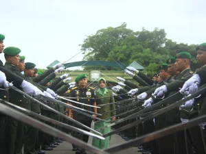 Tradisi Pedang Pora, Sambut Kedatangan Mayjen TNI Teguh Arief Indratmoko