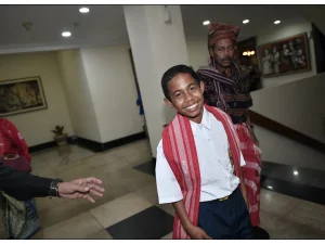 Mendikbud Apresiasi Positif Terhadap Aksi Nekat Joni Panjat Tiang Bendera