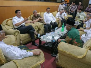 Menko Luhut Sowan PWNU Jatim Tawarkan Bantuan Pendidikan Korban Lombok