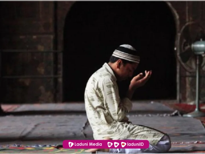 Hukum Doa Sesudah Shalat