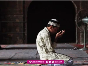 Hukum Doa Sesudah Shalat