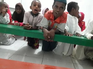 Mau Nitip Hadiah untuk Anak Suku Kokoda Sorong yang Pintar Mengaji?