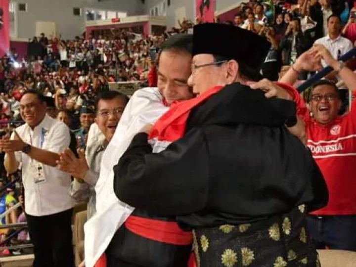 Rangkulan yang Membawa Kedamaian