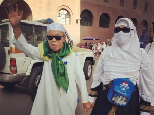 Pembagian Zamzam Berkemasan 2019GantiPresiden Dari Jamaah Khusus 