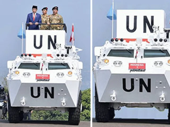 Berkendara Panser Anoa, Presiden Lepas Batalion Gerak Cepat untuk Misi Perdamaian PBB
