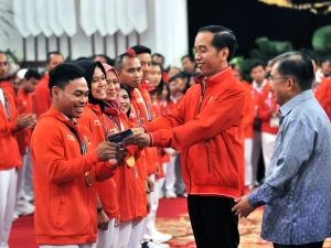 Presiden Jokowi Serahkan Bonus Asian Games 2018 Kepada Para Atlet 