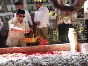 Prabowo Ziarah Kubur, Mengenang Gus Dur