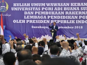 Jokowi Tegaskan Tak Akan Hentikan Tunjangan Guru 