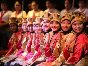Fiqh Kuburan #7: Hukum Menginjak Kuburan