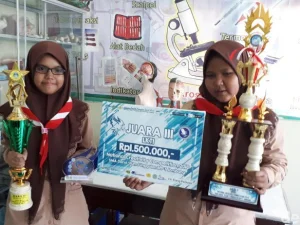 Diperlukan Indonesia, Batu Bata Anti Gempa Ini Diciptakan Dua Pelajar MTs NU Trate Gresik