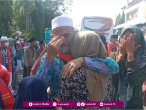 Tiga Hal yang Perlu Dilakukan saat Menyambut Jamaah Haji yang Baru Datang dari Tanah Suci
