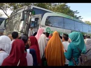 Pencopetan Beraksi Saat Penjemputan Jamaah Haji di Depan Masjid Al-Falah Sigli