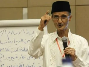 Kiai Husen: Berhijrah Bukan Soal Ganti Busana Tapi Akhlak Mulia