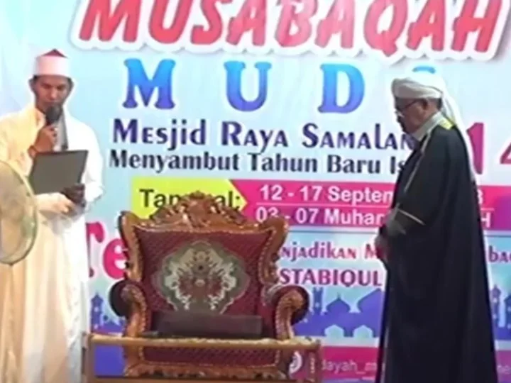 Teungku Dokter Bacakan Isi Bai'ah Pelantikan Pengurus dan Dewan Guru LPI MUDI Masjid Raya Samalanga