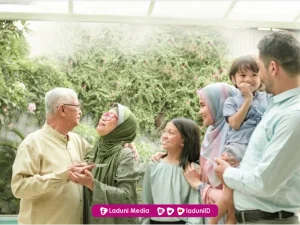 Begini Salah Satu Cara Berbakti kepada Orang Tua