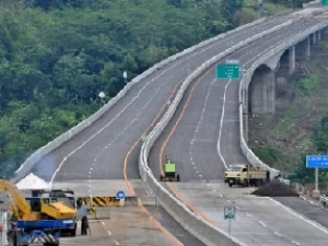 Jokowi: Pihak Swasta yang Berani Bangun Tol di Sumatera, Saya Kasihkan